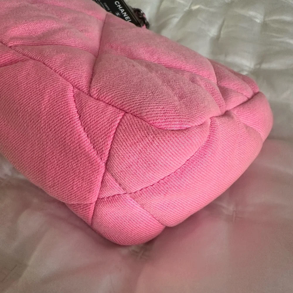 Chanel 19 Medium Pink Canvas Quilted Bag - Picture 4 of 6